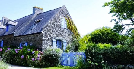 Un pere celibataire se leve pour preparer le petit dejeuner de ses deux filles mais decouvre avec surprise quil est deja pret 1024x538